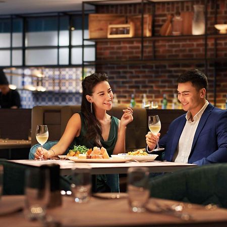 Doubletree By Hilton Shah Alam I-City Zewnętrze zdjęcie A couple dining at a restaurant
