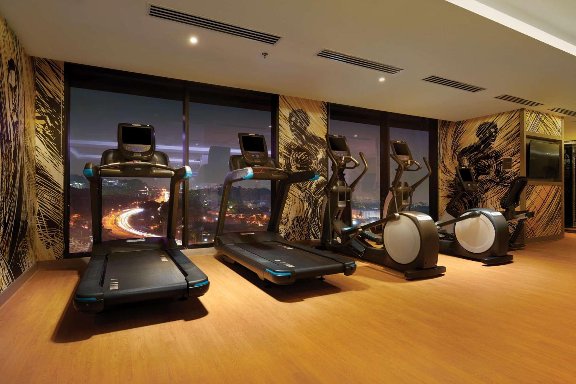 Doubletree By Hilton Shah Alam I-City Zewnętrze zdjęcie The gym at the hotel